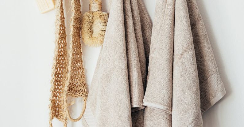 Sustainable Leadership - Set of body care tools with towels on hanger